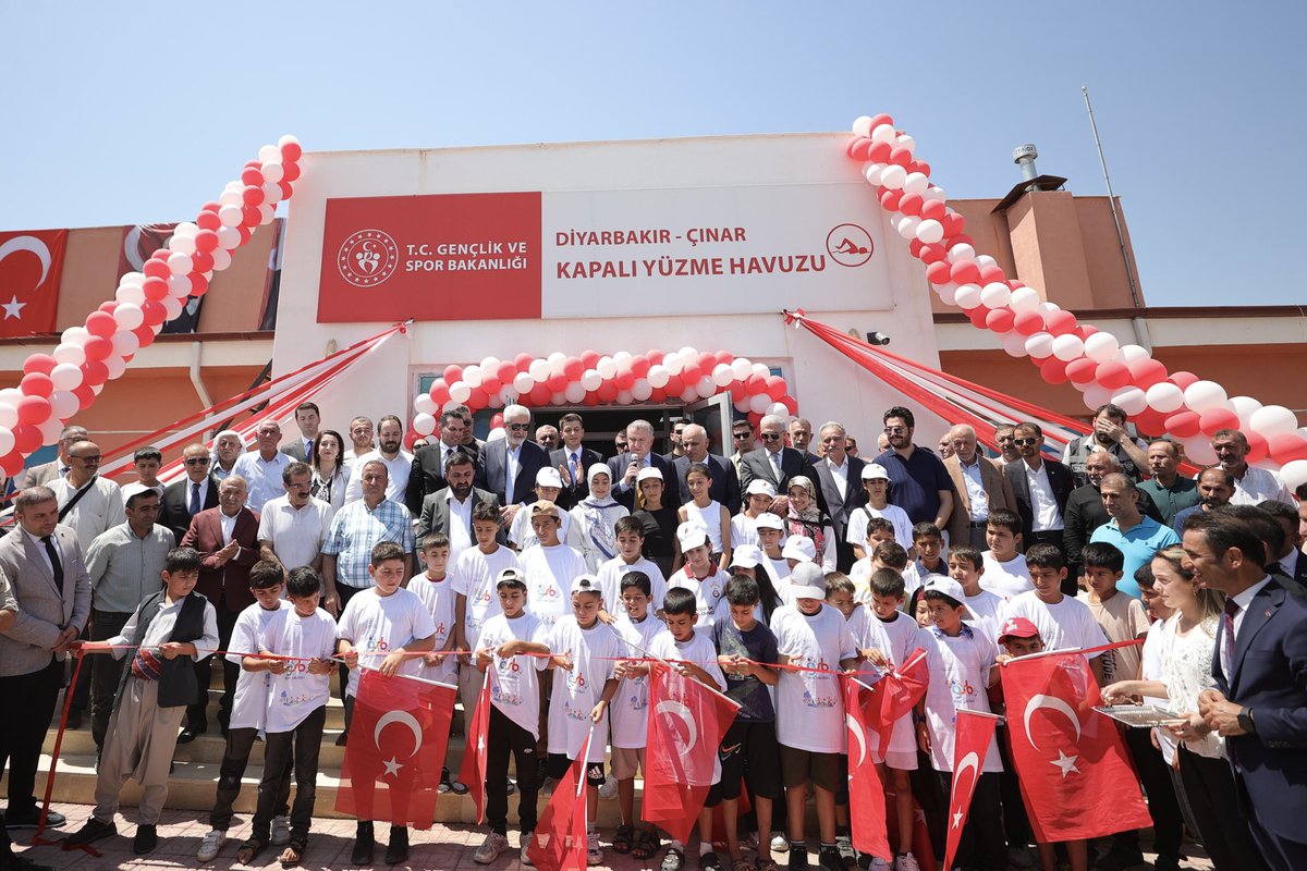 Diyarbakır’da Yarı Olimpik Yüzme Havuzu ve Çınar Gençlik Merkezi’mizin açılışını gerçekleştiren Sn.Bakanımıza teşekkür ediyoruz .

“Sporun gücüyle gençlerimizin enerjisini bir araya getiren tesislerimizin, Diyarbakırlı kardeşlerimize hayırlı olması temennisiyle 🇹🇷”