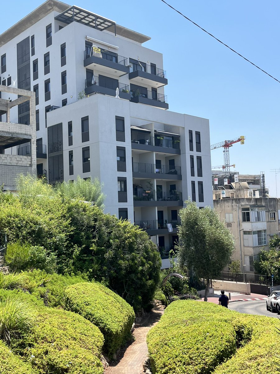 bukchin's tweet photo. במרכז השקט של רמת גם, על הגבעה השקיפה על העיר והנוף האורבני של מגדלי תל אביב, בנין בוטיק איכותי, דירה מקסימה עם 3 חדרי שינה, מושקעת מאוד, נוף מהמרפסת לים, שווה ביותר!!! https://t.co/uEWAM8368h