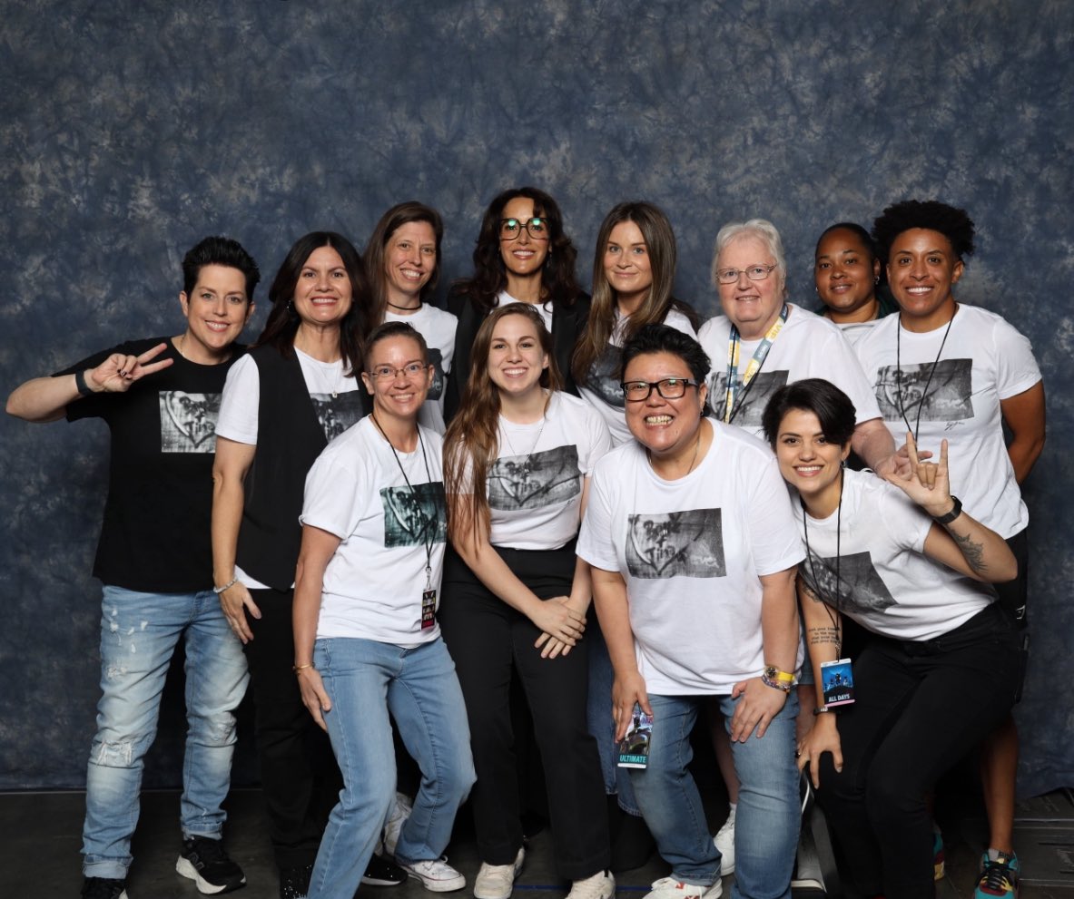 our group picture with jennifer beals yesterday <a href="/FANEXPOBoston/">FAN EXPO Boston</a> i cannot get over how we got into place in 1-2-3 &amp; this photo of smiles &amp; happy faces came out so beautifully! thank you, <a href="/jenniferbeals/">Jennifer Beals</a>, for bringing us together (again!) &amp; for inspiring pure happiness. 🥹😁💖💖