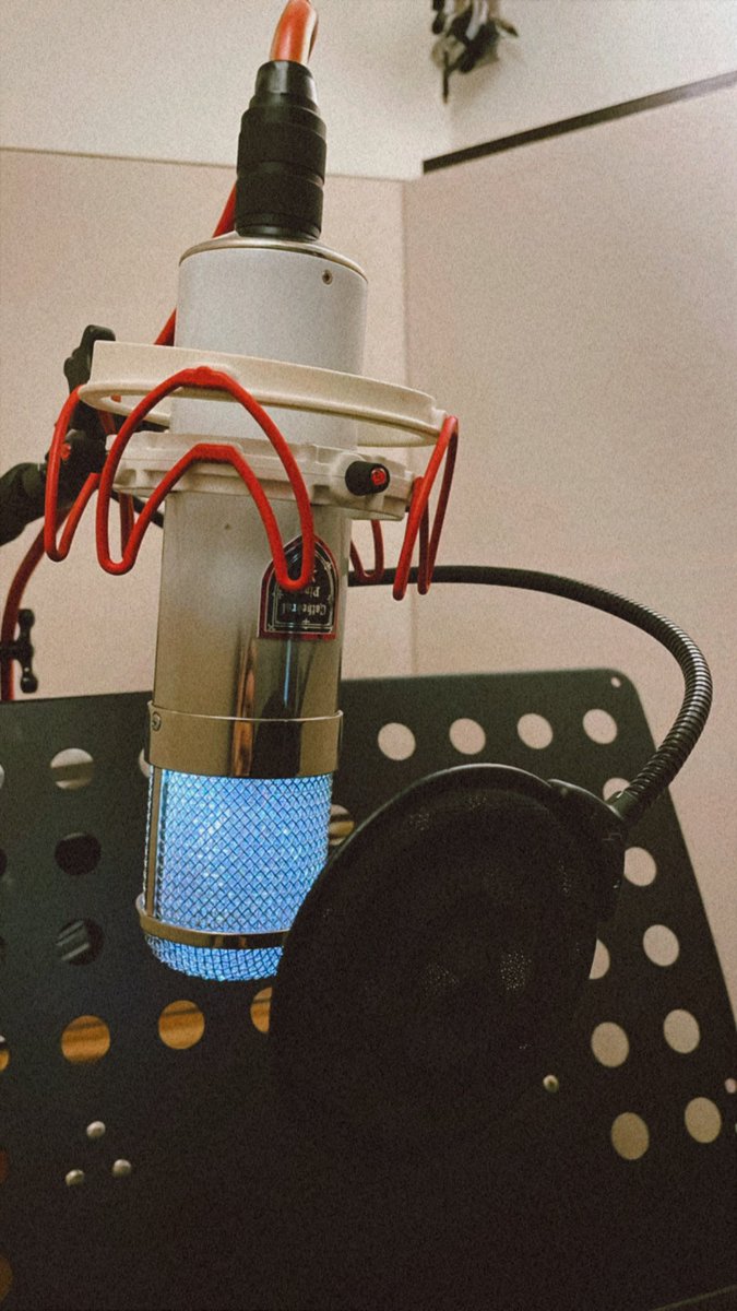 本日、あるプロジェクトに参加させていただき𝗖𝗟𝗘𝗔𝗩𝗘 の山中さんにボーカルRECしていただきました！！！

永い間、ただただ話に聞いていた伝説のスタジオでついに歌わせていただき、感無量です。また告知します！