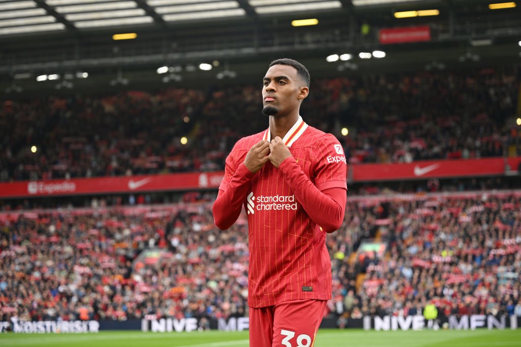 🚨 Arne Slot clarifies: “Ryan Gravenberch is out just because last night he became a dad”.