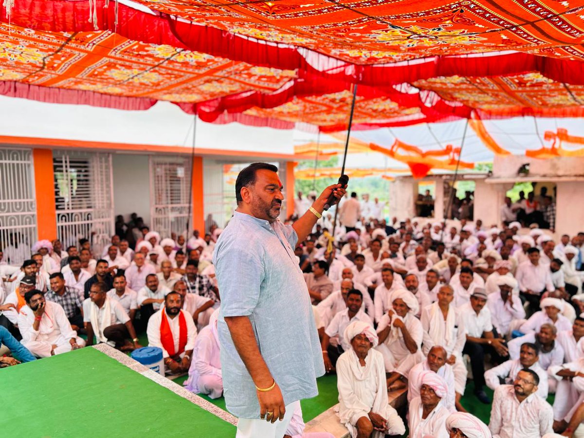 "आज कुलदेवी मां आंजना सल्लाडा के पावन मंदिर परिसर में पटेल पाटीदार डांगी समाज 52 चौखला की बैठक में सम्मिलित होकर समाज की उन्नति, शिक्षा, एकता एवं विकास हेतु विभिन्न मुद्दों पर चर्चा की।"

<a href="/RajCMO/">CMO Rajasthan</a>