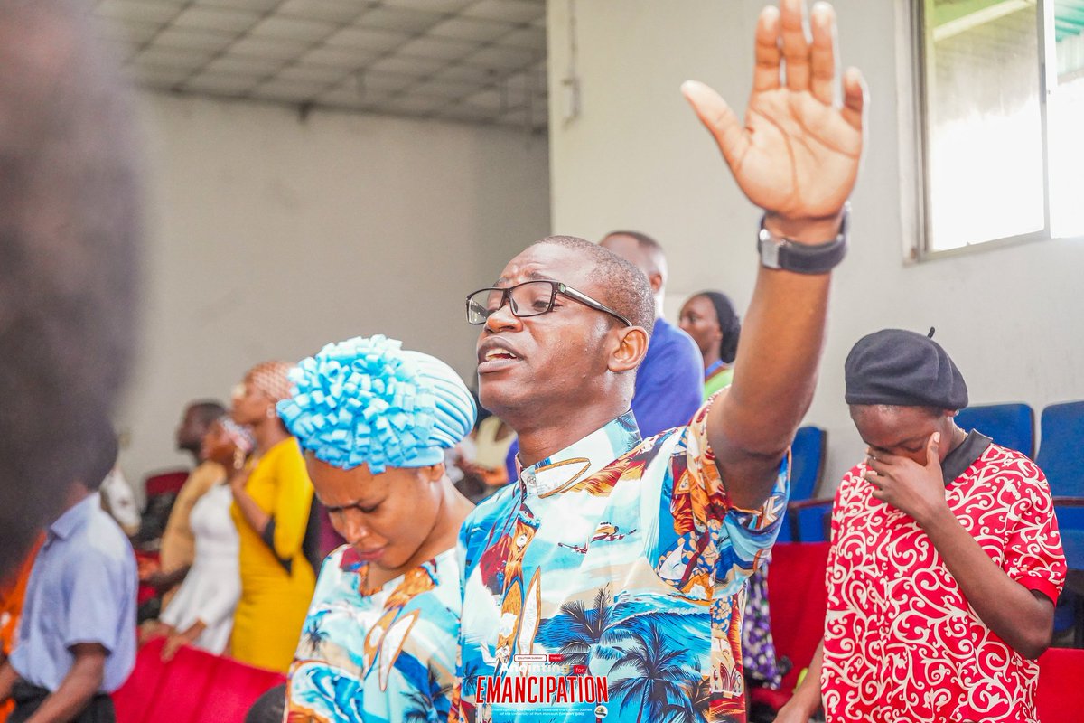 dlcf_choba's tweet photo. PRAYER SESSION.

The prayer session was intense.  
We showed up hungry for more of God, and He met us.  
Tears fell, hands were raised, hearts were open  
Heaven heard us loud and clear.

#dlcfuniport
#Uniportat50 
#SolutionSunday https://t.co/KZ6HyfNq5W