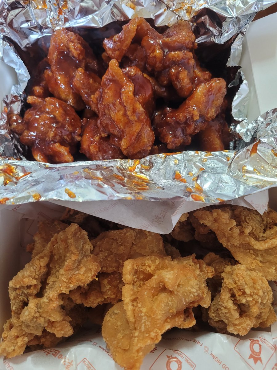 야심한 밤에 좀 부담스럽긴 하지만
한 달 동안 청소년의 삼시세끼를 
챙기느라 수고한 나를 위한 
작은 보상 😋
드디어~~ 내일이 개학이다! 😆