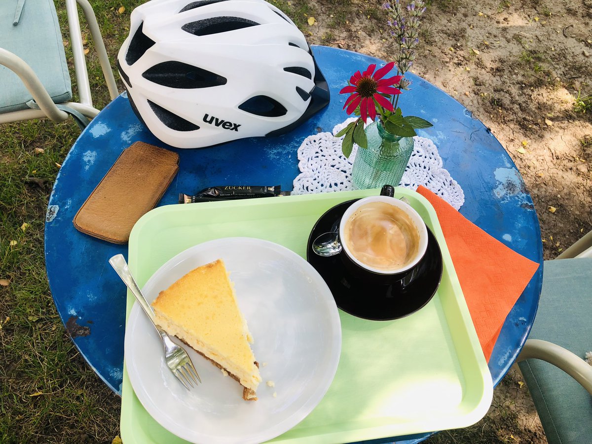 tonight1103's tweet photo. Was du heute Mittag kannst schönes erleben, das Verschiebe nicht auf morgen 👍🏻😉🍀🫶🏻☀️ zum schönen Garten Café im Haus Sonnenfels am Bahnhöfle #Honau geradelt und nen leckeren American cheescake 🍰 geholt. 😍 ein wunderschönes Plätzchen hier 🌸🙂 Kinder spielen wie früher https://t.co/oUdPXCkrxZ