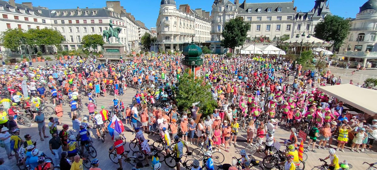 vsaulnier53200's tweet image. Transmission de rame entre organisateurs de la #semainefédérale de #cyclotourisme de la @FFVelo_officiel entre Orléans et @chateau_gontier sur #Mayenne En 2026 @lamayenne accueillera 10000 cyclotouristes avec ce festival international En équipe nos 4 mousquetaires portent ce défi