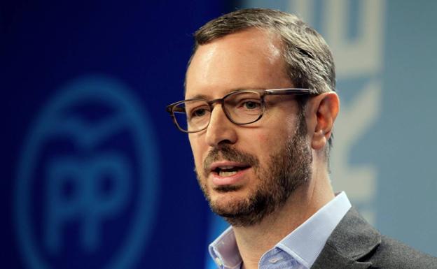 Este señor de la izquierda, de padres marroquíes, se ha tenido que tragar que su partido prohíba una celebración religiosa de los iguales a sus padres. Igual que el de la derecha, gay casado, tuvo que tragarse que su partido se opusiera al matrimonio homosexual. Hipócritas.