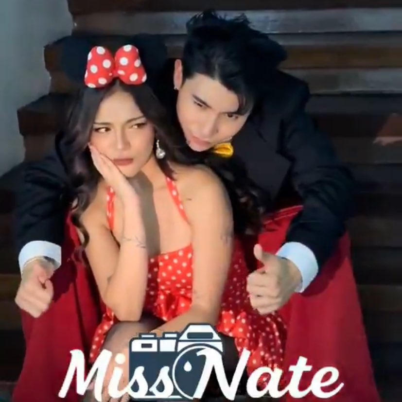 ayan tayo palibhasa alam niyo paano kami kukuhanin!!

MIKBRENT SHINES TOGETHER