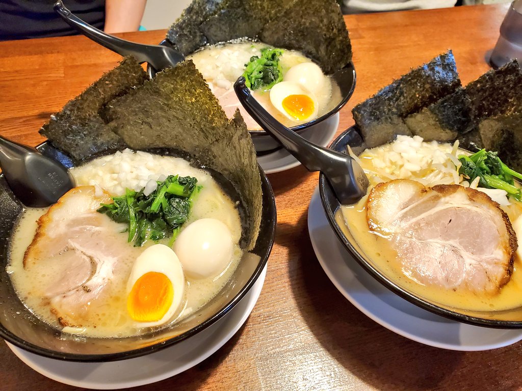 昨日から埼玉の親友がお泊まりに来てくれておりまして、誕生日祝いで美味いもの三昧をしております(*´ω`*)
この2日間で凄い太った気がする…
明日の夜からまた筋トレ頑張ります！(⌯'ᵕ'⌯)