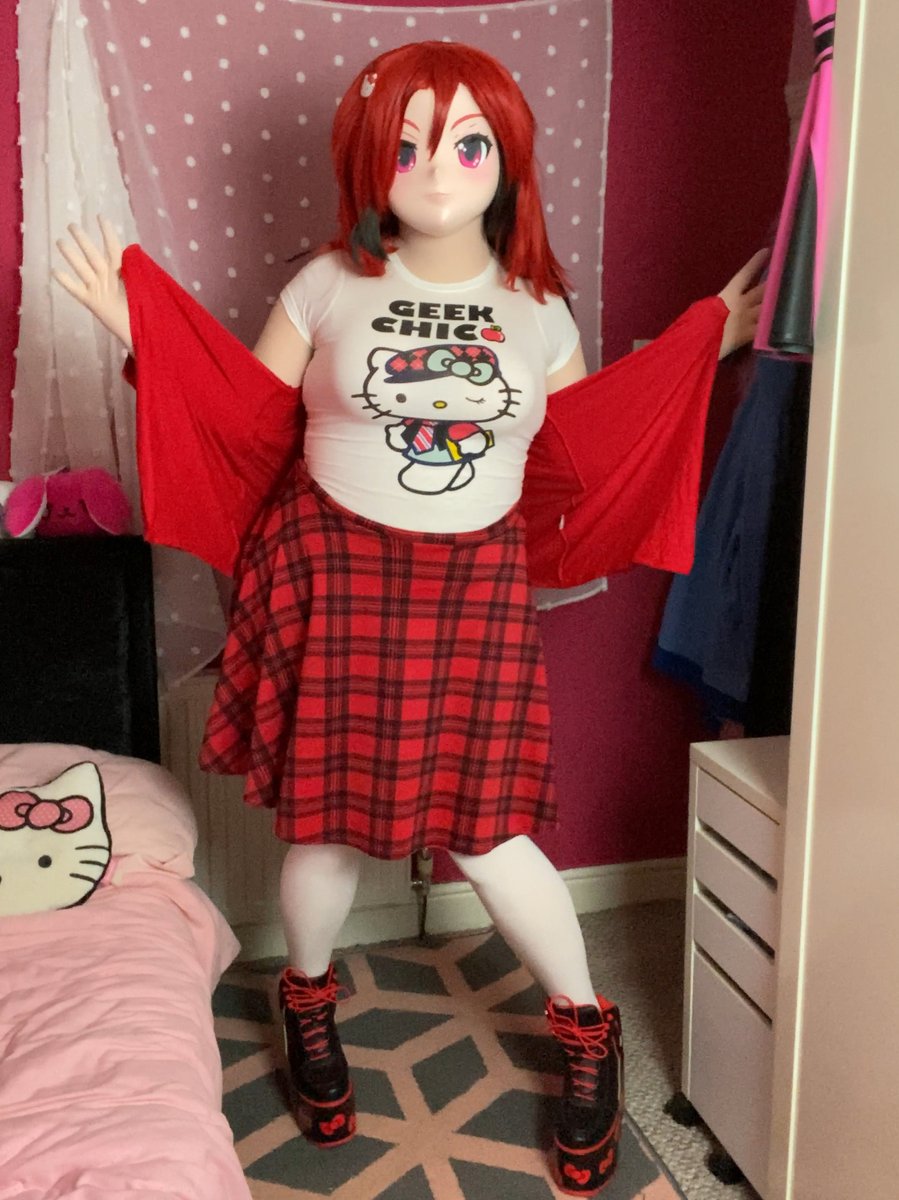 SwitchKara's tweet image. Day 222 - All the 2&apos;s! Going by memory, I was convinced Hello Kitty wore glasses on this tee... but nope!

#Kigurumi #Geeky #Goal365