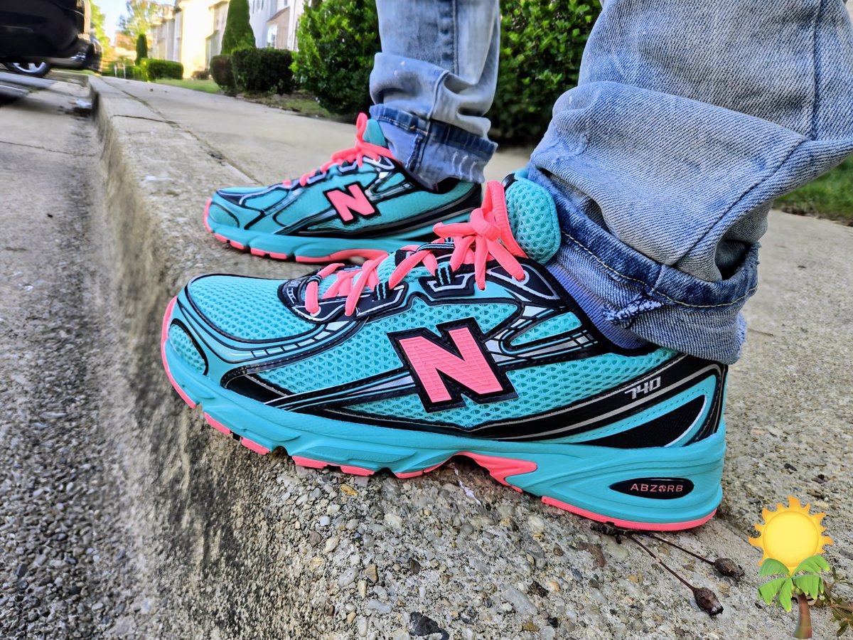 😂😂 uhhh does today's #OnfeetUnboxing lotterty pick give u a hint 🤷🏾‍♂️of where/n wutt environment I wud like to be 😬😂 <a href="/newbalance/">New Balance</a> #WDYWT
