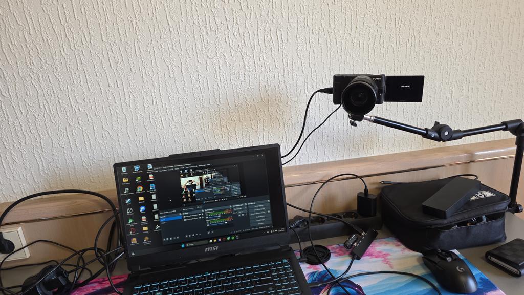 So SetUp steht im Hotel hoffe es klappt alles dann sehen wir uns in 10min

twitch.tv/iamspyrox