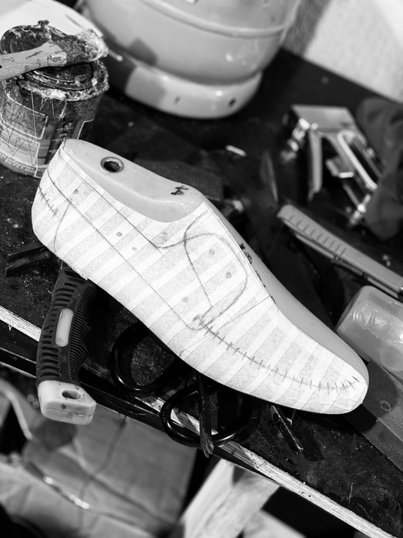 RBaba73878575's tweet photo. It's all starts with a pattern Drawing down to a crazy nice shoe.
Kindly follow @shoeniverse9ja
#ShoemakinginAwka #MadeinAnambra #S9shoes #handcraft #ukshoes #CHIVIDO2025 #ChividoInMiami2025 https://t.co/Bok9zdH5Uv
