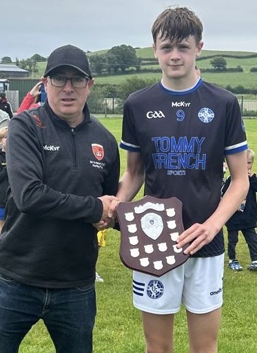 Armagh_GAA's tweet photo. Comhghairdeas to Clan na Gael, Lurgan on their success in winning the Armagh GAA U16 Div 4 Shield.

The presentation was made this morning to the team Captain Dylan McGivern by Daithi O’Brien from the Armagh Youth Board.

Thank you to Damian Toner who was our referee at today’s game at Derrynoose.

Maith sibh go léir !