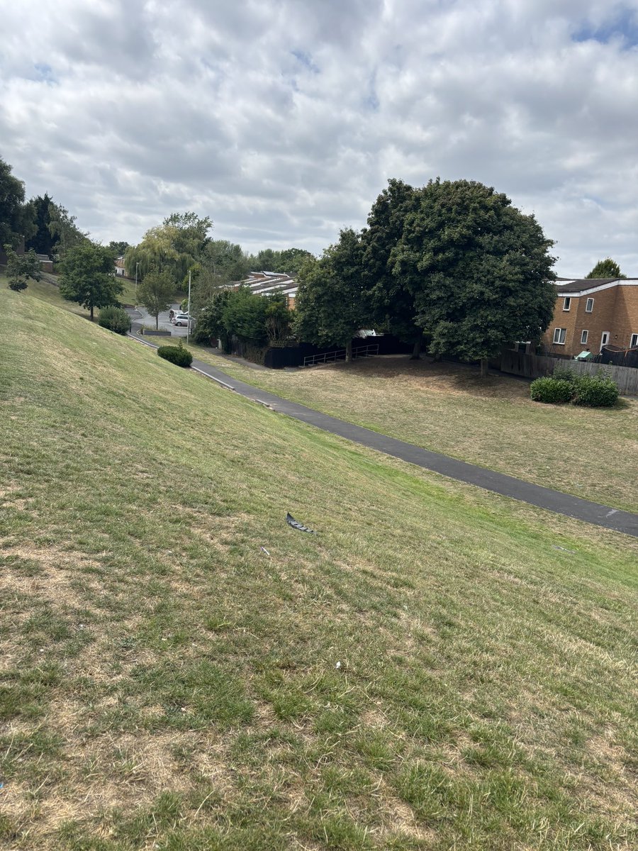 We have been out knocking doors around the saplings and on the estate on Weybridge and Withybrook today chatting to residents 

Reporting Fly tips and dealing with issues 

<a href="/HelenaMorgan/">Helena Morgan</a> 
#Workingtogetherforwoodside