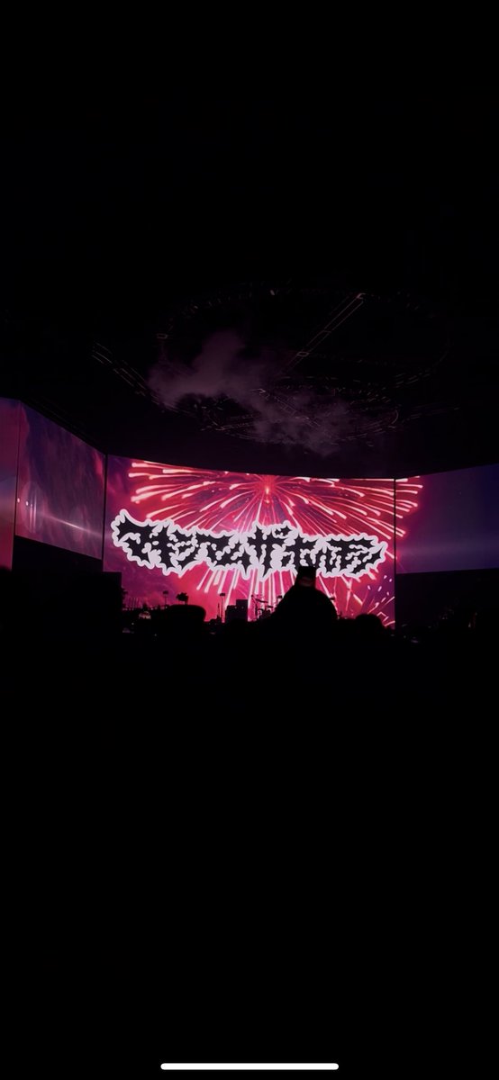 shumi_neru's tweet photo. 最高の夏フェス！！
タイテ休む暇なくずっとアリーナで足腰パンパン！特効と映像が綺麗すぎてそれだけで満足なのに出演者豪華すぎ！ストも盛り上げてくれてありがとう！前方エリアは次のアーティストみたいやつだとアリーナに戻るのめっちゃ大変だと学んだ！😇 #CANNONBALL https://t.co/8HcnWT69ay