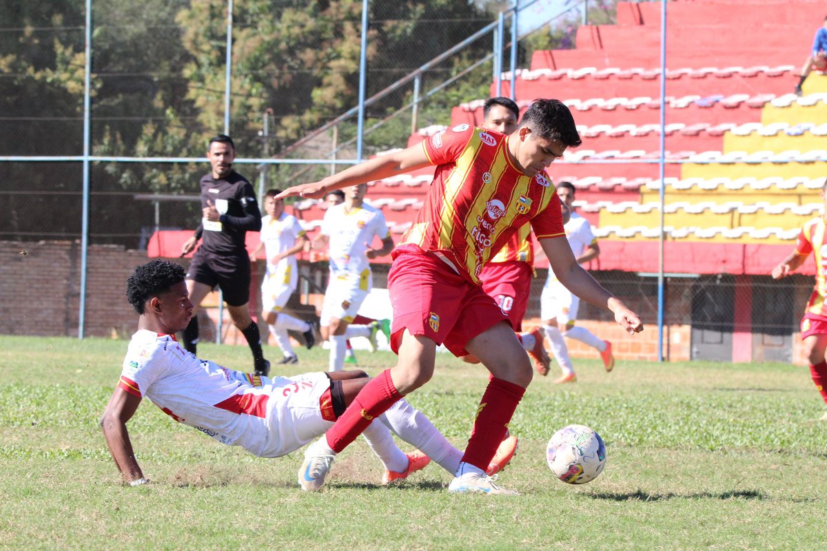 ⏱️ 45'

➕ ¡Se juegan 2’ más! 

➡️ #29deSetiembre 0
➡️ #SportColombia 1

🗓 Fecha 18.    

#APFPrimeraB ⚽