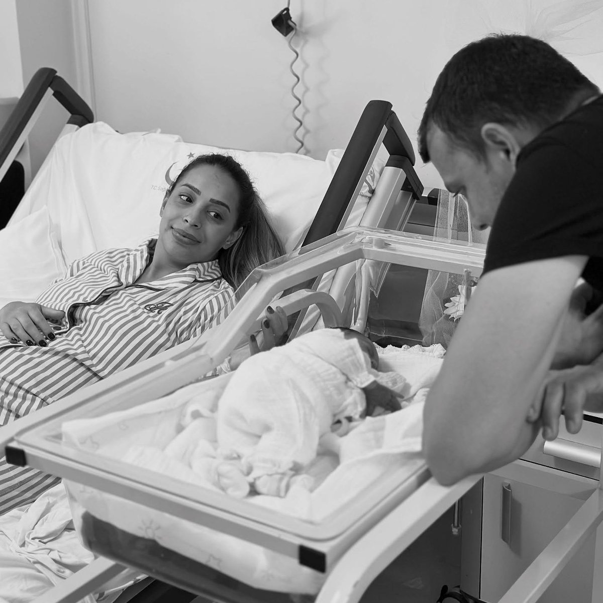 Bir çift, yeni doğan çocuklarına “Parla Hilal” adını verdi.

Çocuğun tam adı, soyadıyla birlikte “Parla Hilal Yıldız” oldu.