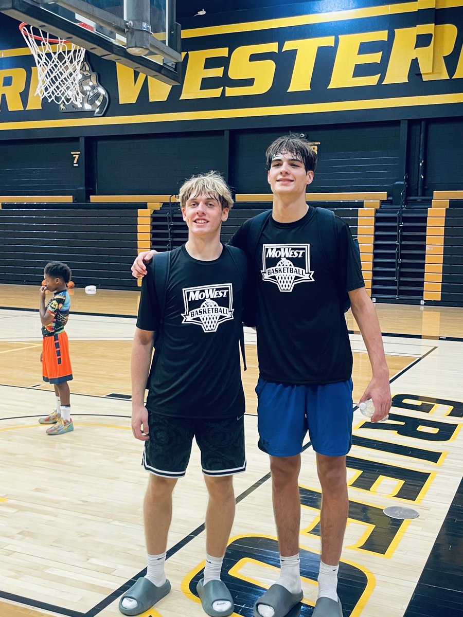 jbrown968's tweet photo. Ready for these 2 to hit the court for ⁦@AndoverHoops⁩ this year.  ⁦@WPKeimAraujo27⁩ ⁦@MWSUMBB⁩ https://t.co/eq9l7Pmp2C