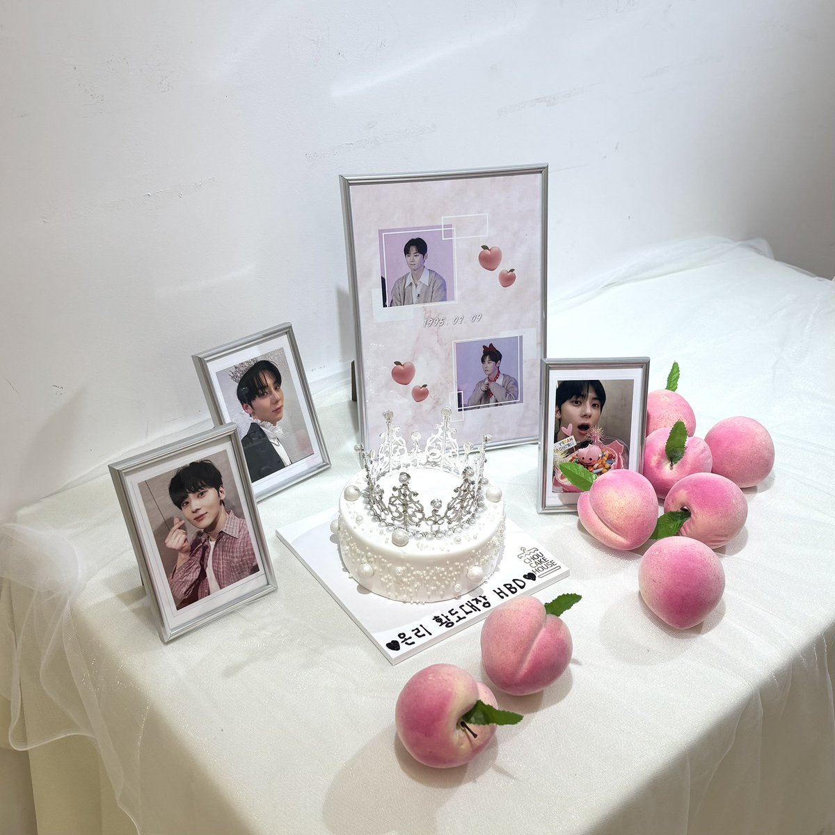 sweetpeach_0809's tweet image. 
𝘀𝘄𝗲𝗲𝘁 𝗽𝗲𝗮𝗰𝗵🍑

마지막 날 영업이 끝났어요!!
온리 황도대장 생일 진심으로 축하해요🍑🧁
놀러와 주시고 민현이 생일 같이 축하해 주신 황도분들, 그리고 많이 도와주신 호또코히 사장님, 너무너무 감사해요~!!!

#sweet_peach__0809
#온리황도대장_생일축하해
#황민현 #HWANGMINHYUN