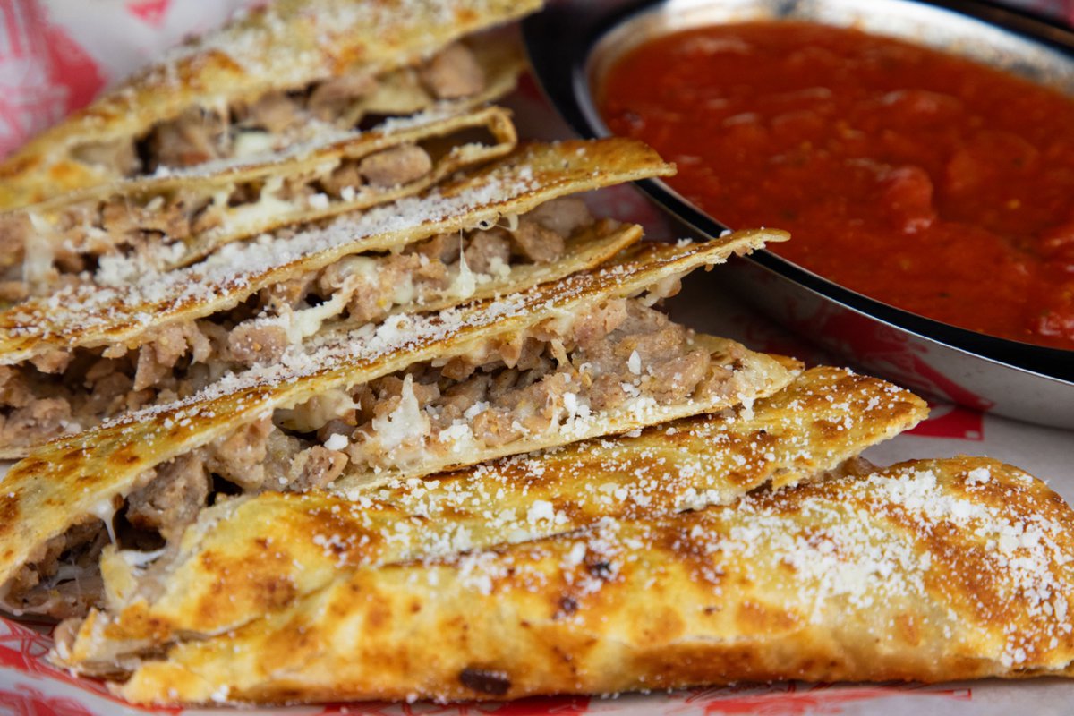 TullysGoodTimes's tweet image. Grilled Sausage Crisp is one of our many apps that just hits right every time 🔥😮‍💨🤌 Name your go-to Starter in the comments 👇
.
.
.
.

#grilledsausagecrisp #apps #appetizers #startersandsnacks #eatlocal