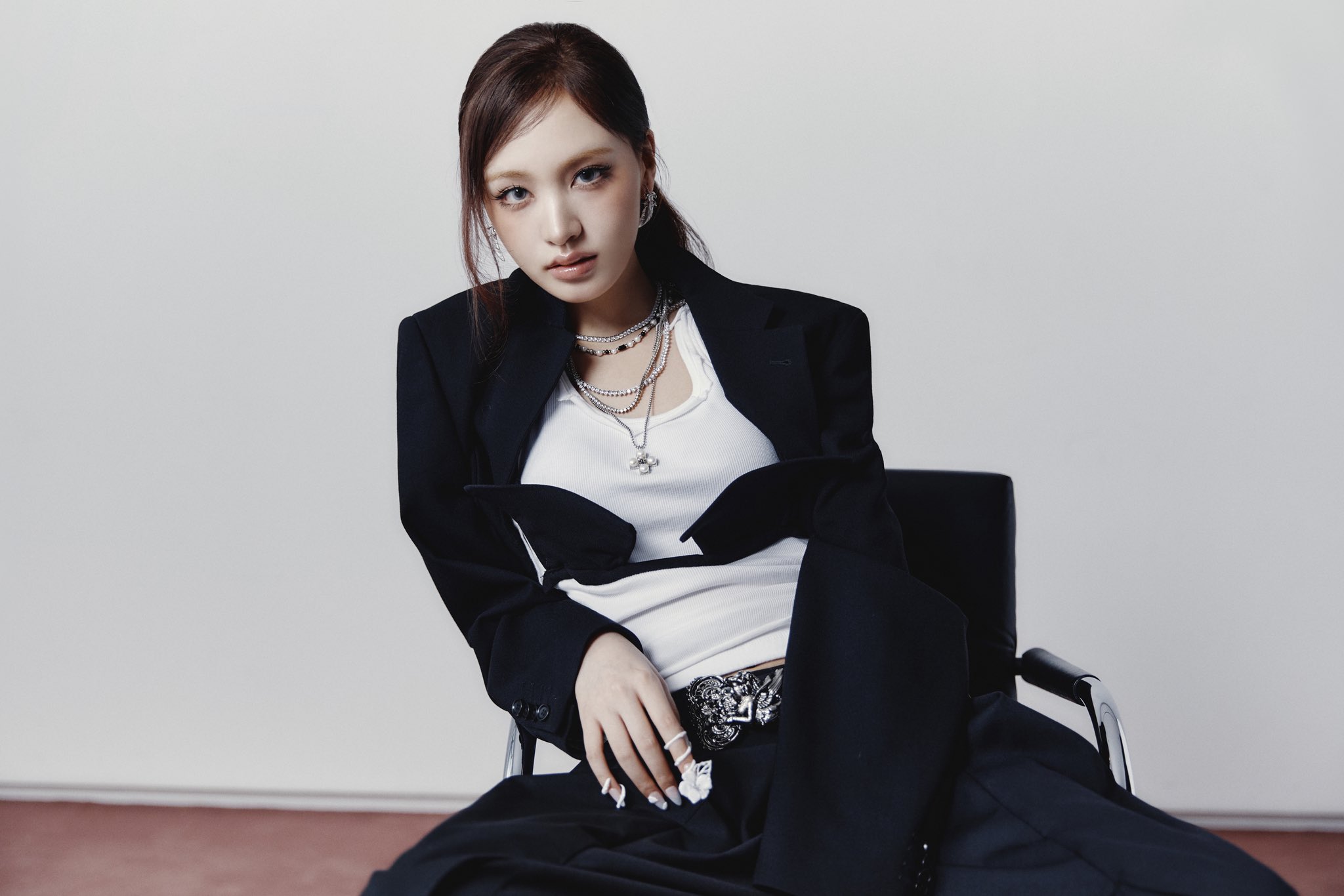 IVE - IVE 専用ページ 71PmJF95y2L._AC_SY200_QL15_.jpg