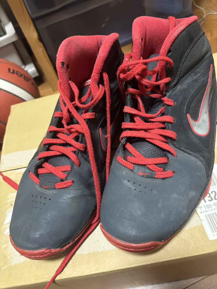 3月の葬儀の時振りに実家帰省
色々と置いていった荷物整理をしてたら
ありました。探してたもの。
手入れしないと。

明後日、久しぶりに履きます。
#ONEマーケ