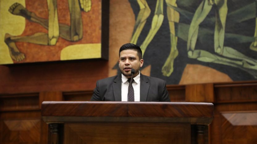 Condenan a dos años de cárcel a Luis Menoscal, concejal de La Libertad!   ¿DE QUÉ PARTIDO POLÍTICO CREEN QUE ES ESTE LADRÓN?  EXACTO, DE LA RC5