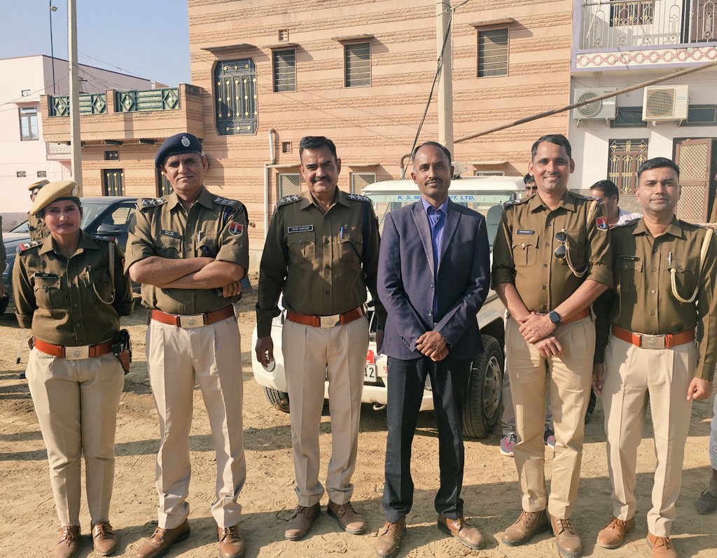 सभी साथी ट्रेंड का साथ दे 
#SDM_सुरेश_कुमार_को_बहाल_करो