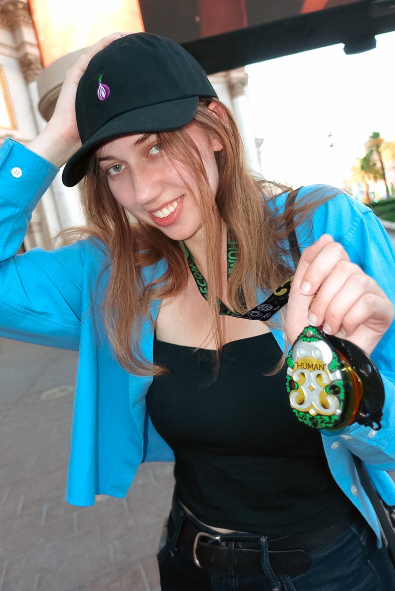 meidamarek_'s tweet image. Zero-day at #defcon33 😎 burn me or keep me?