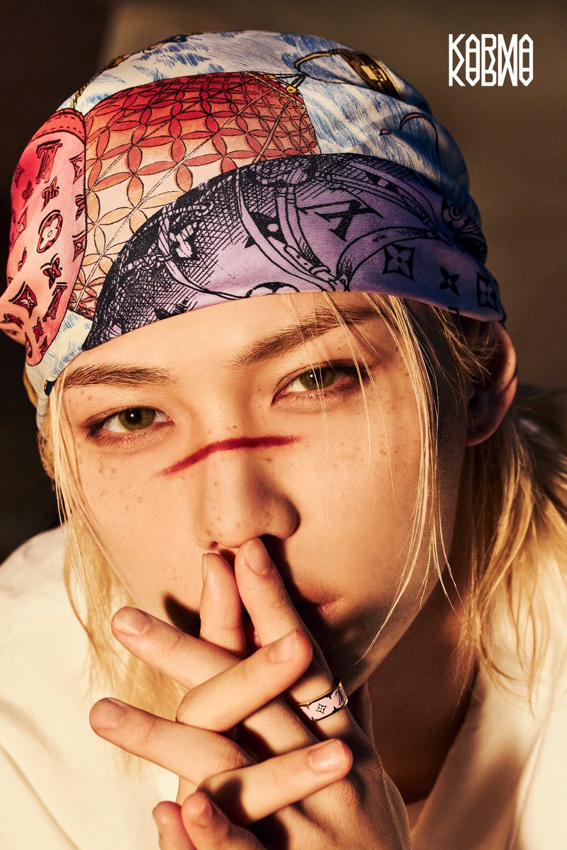 i think these two should kiss