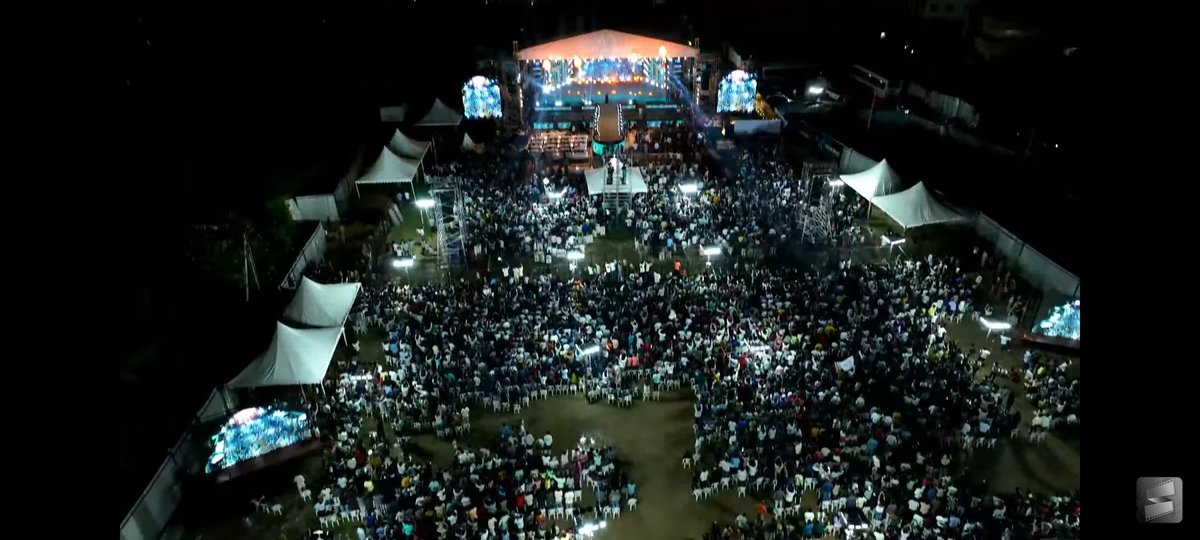 CharanCultfan09's tweet image. Ah crowd entra babu chimalu velladaniki kuda space ledhu 😂
#War2 #War2PreReleaseEvent