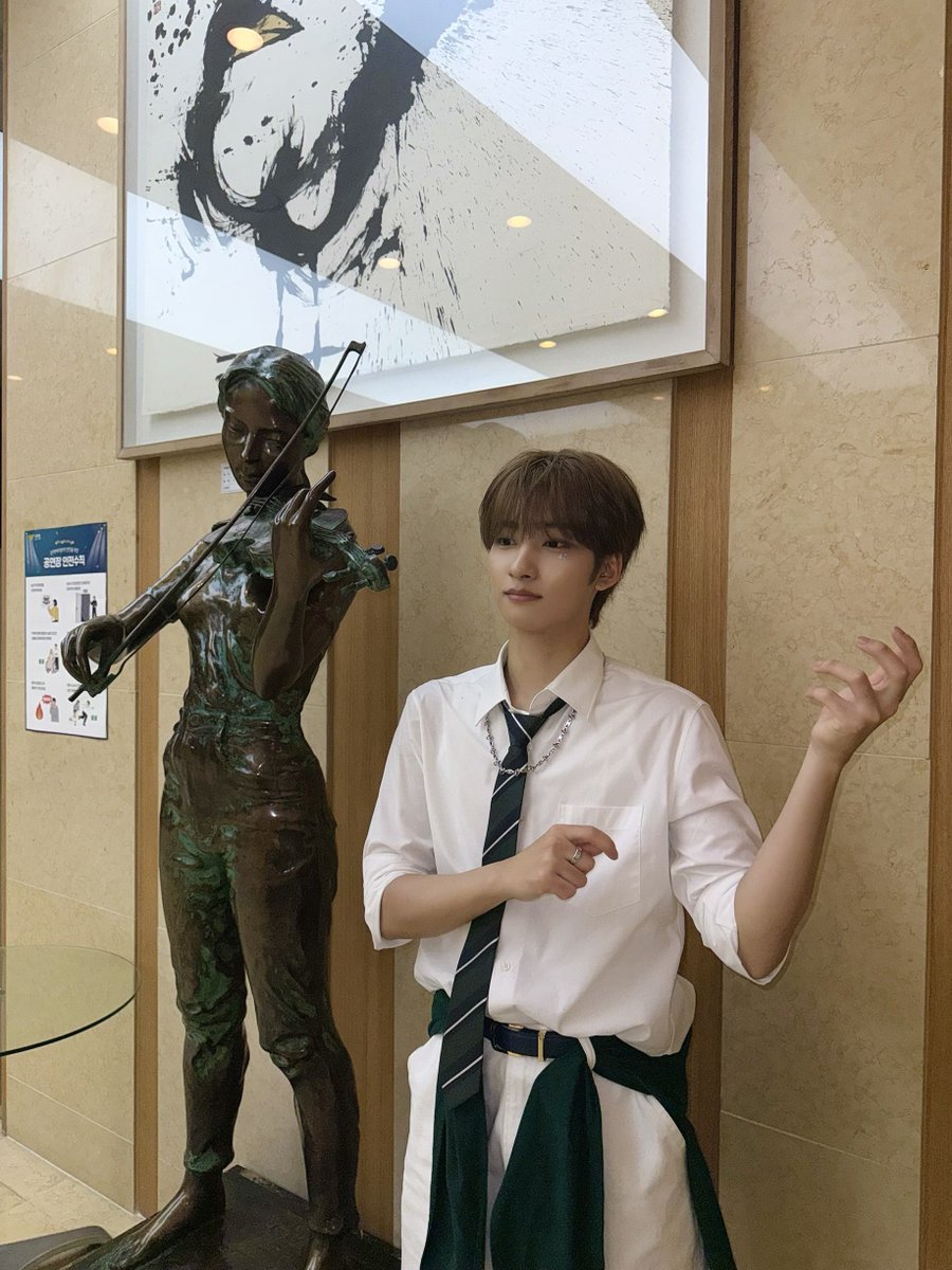 by_EPEX's tweet photo. 쉬는 시간 제프 모습📸📸

#EPEX #이펙스 #JEFF #제프 #젶프프 https://t.co/qwwOTarYk4