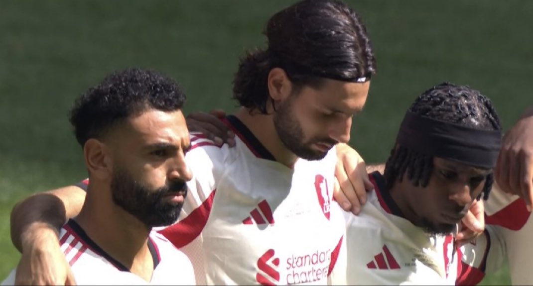 Salah’s face says it all 😡😡

Disgraceful from Crystal Palace fans booing during the minute silence for Diogo Jota and his brother 💔