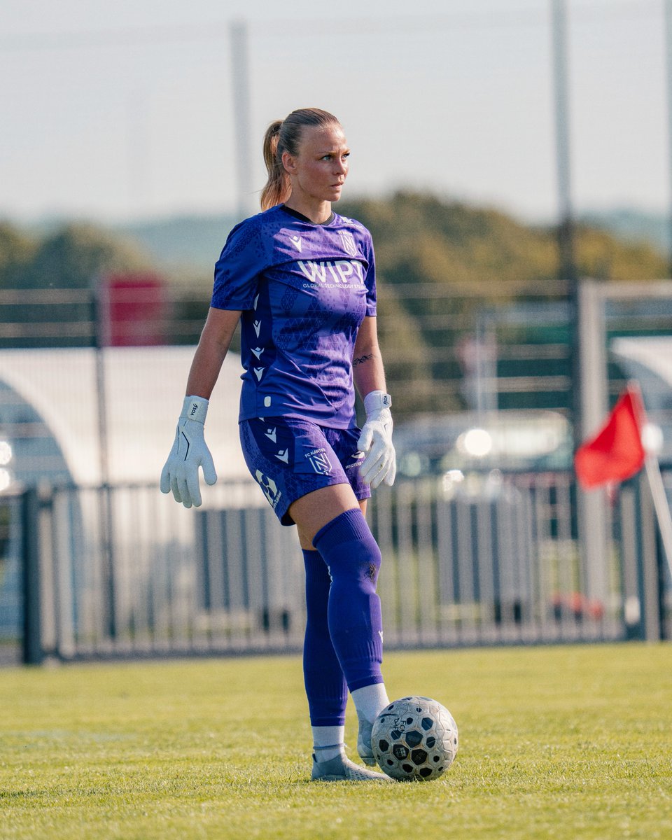 5️⃣ arrêts en 45 minutes... 🧤

<a href="/buurnsie/">Emily Burns</a> est déjà très en forme dans cette pré-saison.👊

#OnEstNantes #FCNTFC