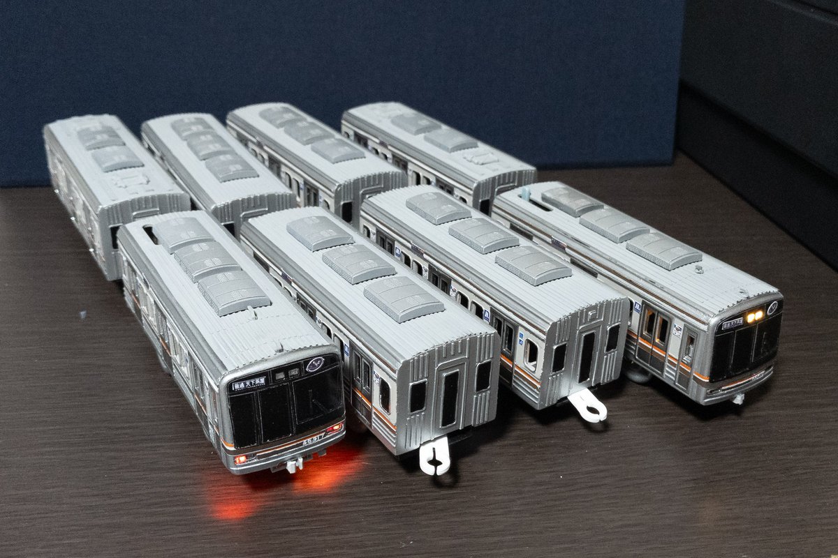 Kuro32__maru's tweet image. #改造プラレール #大阪メトロ 
大阪市交通局66系66617Fを製作しました。種車は209金型+京急銀1000の顔です。