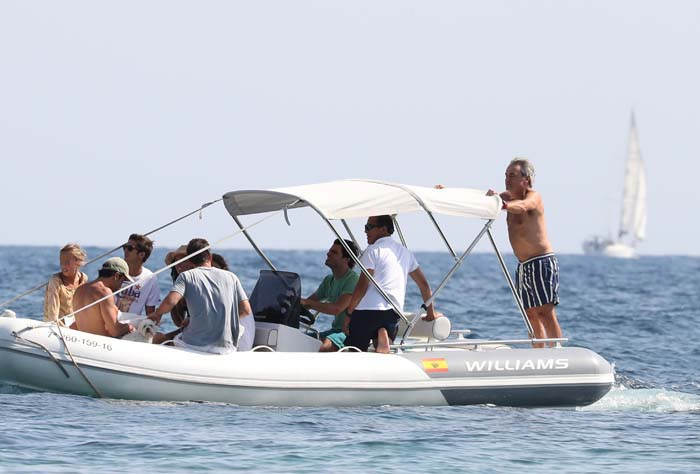 i really hope carlos' new boat doesn't mean he got rid off his little Williams motorboat