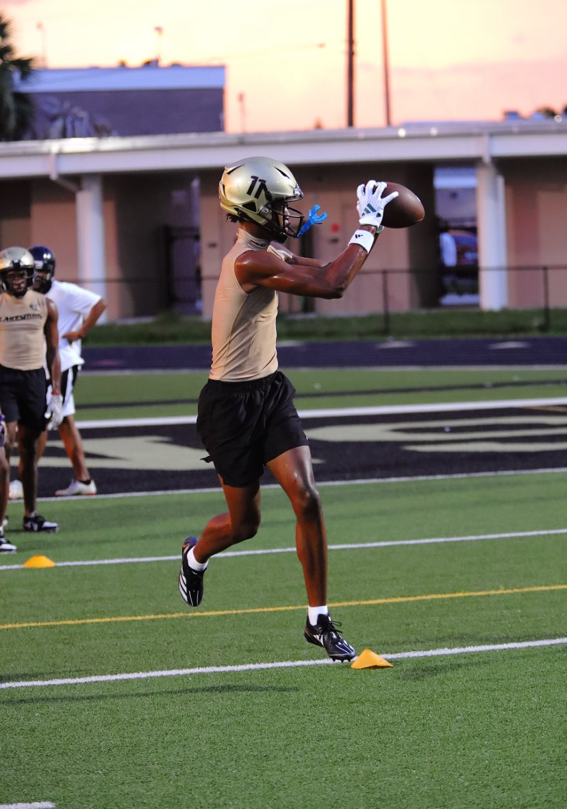 Check out our Top 5 Wide Reciever's here! Happy Sunday Pinellas!!! 
pinellashighmedia.com/blog/pinellas-…

<a href="/CoachGreen_3/">Green Zone preps Recruiting inc.</a>