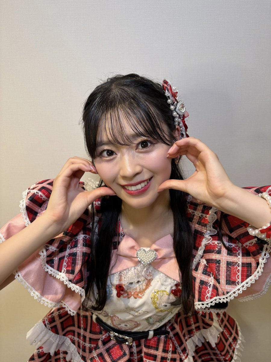 福岡会いにきてくれてありがとうございました🫶🏻
みんなが嬉しそうにしてくれて福岡来れてよかったって改めて思ったよ🥹❤️
雨の中来てくれてありがとうね！！
久しぶりの曲もなんだか懐かしい気持ちになりました🫶🏻
くるみちゃんヘアーも、可愛かった？？？
また来れますよーに☺︎