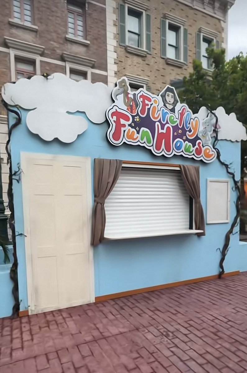 First look at the Firefly Funhouse food booth at Universal Studios ⭕️ 

(via TT/ Freaks_Of_HHN)