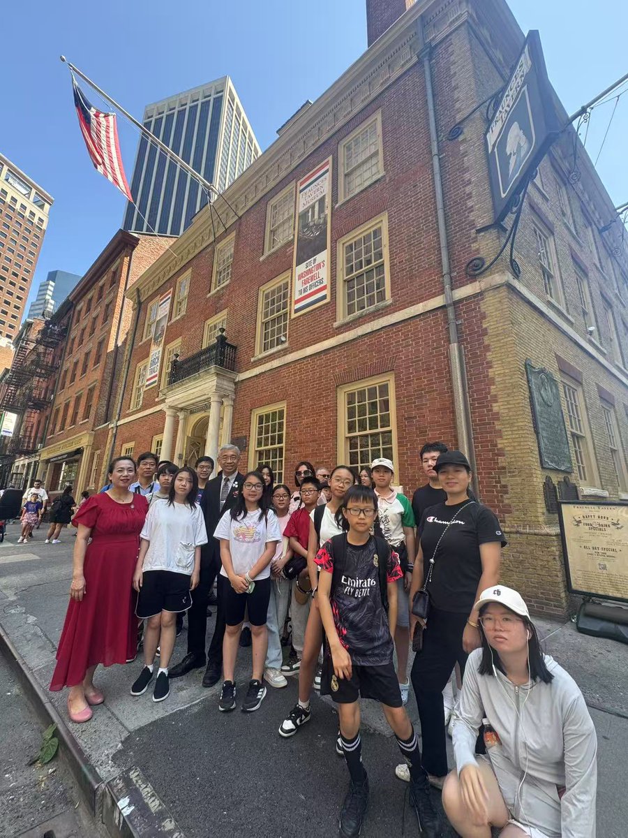 xiujin77's tweet photo. 8/9/2025 Assemblyman Lester Chang took students on a museum tour and personally shared fascinating stories from history 💪💪💪🌹🌹🌹
Many parents said their kids had a wonderful time — thank you, Assemblyman Chang, for creating such a meaningful experience! https://t.co/nuhjb1Ktda