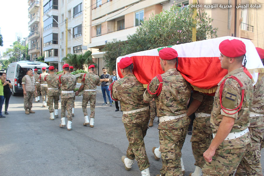 أقيم اليوم تشييع كل من العسكريين الشهداء في الجيش: المؤهل الأول عباس فوزي سلهب، المجند محمد علي شقير، المجند إبراهيم خليل مصطفى، المجند أحمد فادي فاضل، المجند يامن الحلاق، في بلدات: رياق - زحلة، الغبيري - بعبدا، مجدلون - بعلبك، دبعال - صور، وجه الحجر - حمص (سوريا).
وكانوا قد