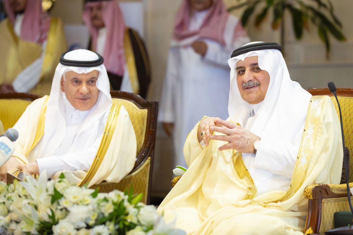 سمو #أمير_منطقة_تبوك الأمير #فهد_بن_سلطان_بن_عبدالعزيز 
خلال رعايته حفل تدشين (48) مشروعًا تنمويًا لمنظومة البيئة والمياه والزراعة بتكلفة تتجاوز (4.4) مليارات ريال، وذلك بحضور معالي وزير البيئة والمياه والزراعة المهندس عبدالرحمن بن عبدالمحسن الفضلي.