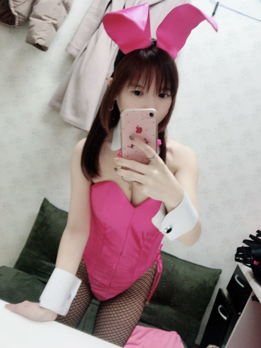 hina__rabi's tweet photo. バニーの日乗り遅れたあああ
#バニーの日 #バニーガール #コンカフェキャスト #秋葉原コンカフェ #138cm #合法ロリ https://t.co/dy5t22Mxtf