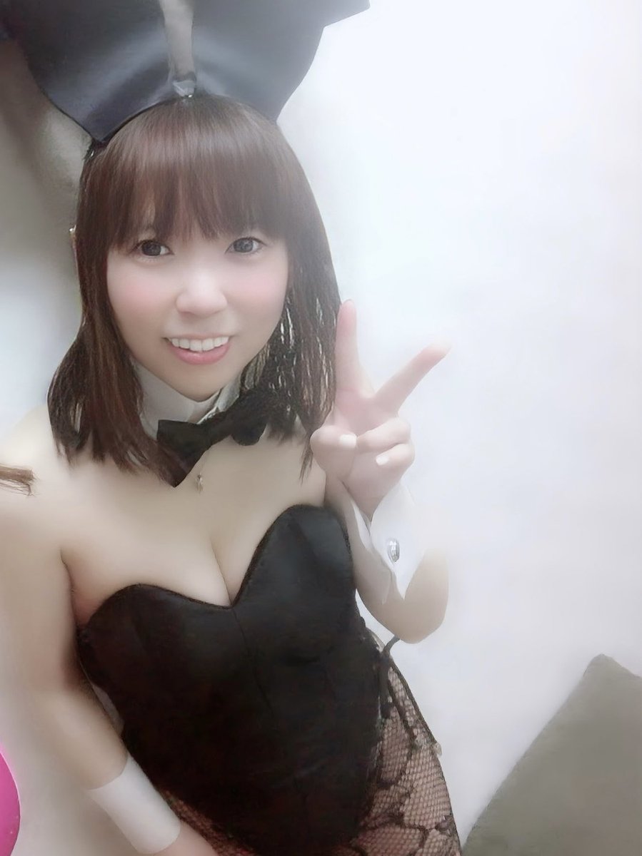 hina__rabi's tweet photo. バニーの日乗り遅れたあああ
#バニーの日 #バニーガール #コンカフェキャスト #秋葉原コンカフェ #138cm #合法ロリ https://t.co/dy5t22Mxtf
