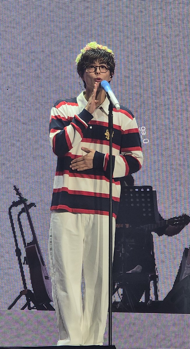 2_ga_0's tweet photo. #박보검 #bewithyou 
눈이 마주치면 자동 수전증이 오나봐요... 제..쪽을 보시면 사진들이 흔들려요🥹 https://t.co/R4p35xl4uy