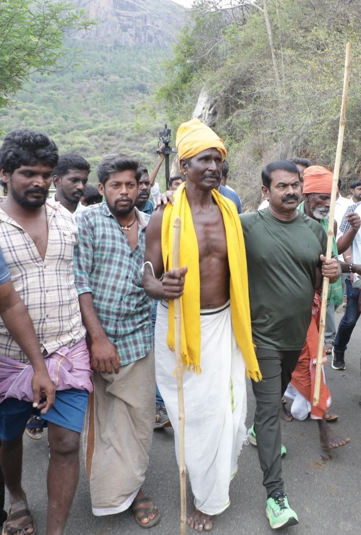 Seeman4TN's tweet photo. தேனி மாவட்டம், அடவுப்பாறையில் மலையேறி மாடு மேய்க்கும் போராட்டத்தில்...

https://t.co/758183jpNz https://t.co/xhrTcTBEp5