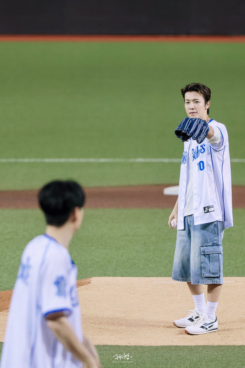 dollyhaesss's tweet photo. ⚾️

2025.08.03 - BROTHERS in TAIPEI DOME

#동해 #DONGHAE
#은혁 #EUNHYUK
#슈퍼주니어DnE #SuperJuniorDnE https://t.co/jsMLLbCkvG