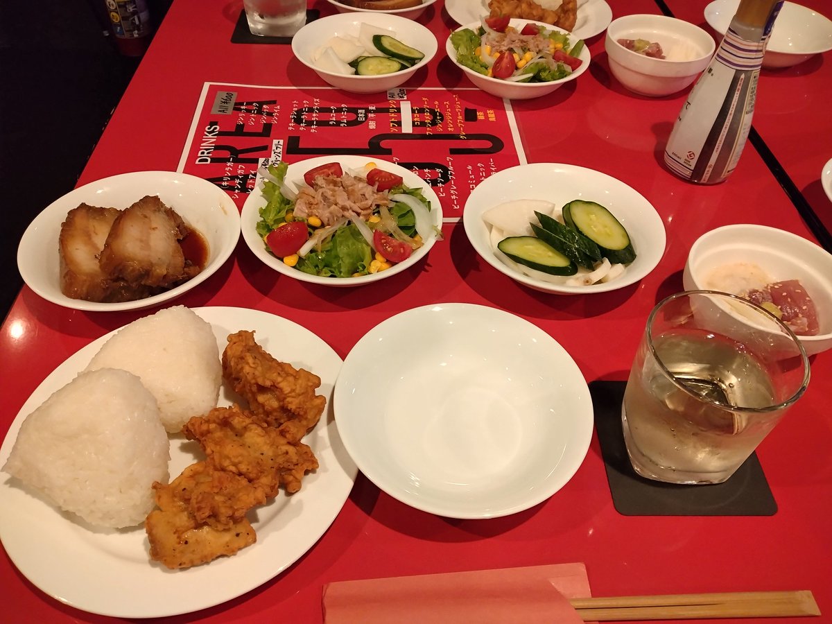 nilluler's tweet photo. 559お邪魔しております。豚の角煮にお刺身、塩おにぎりリクエストありがとうございます🙇‍♀🙇‍♂ https://t.co/LK9VbtxwOe