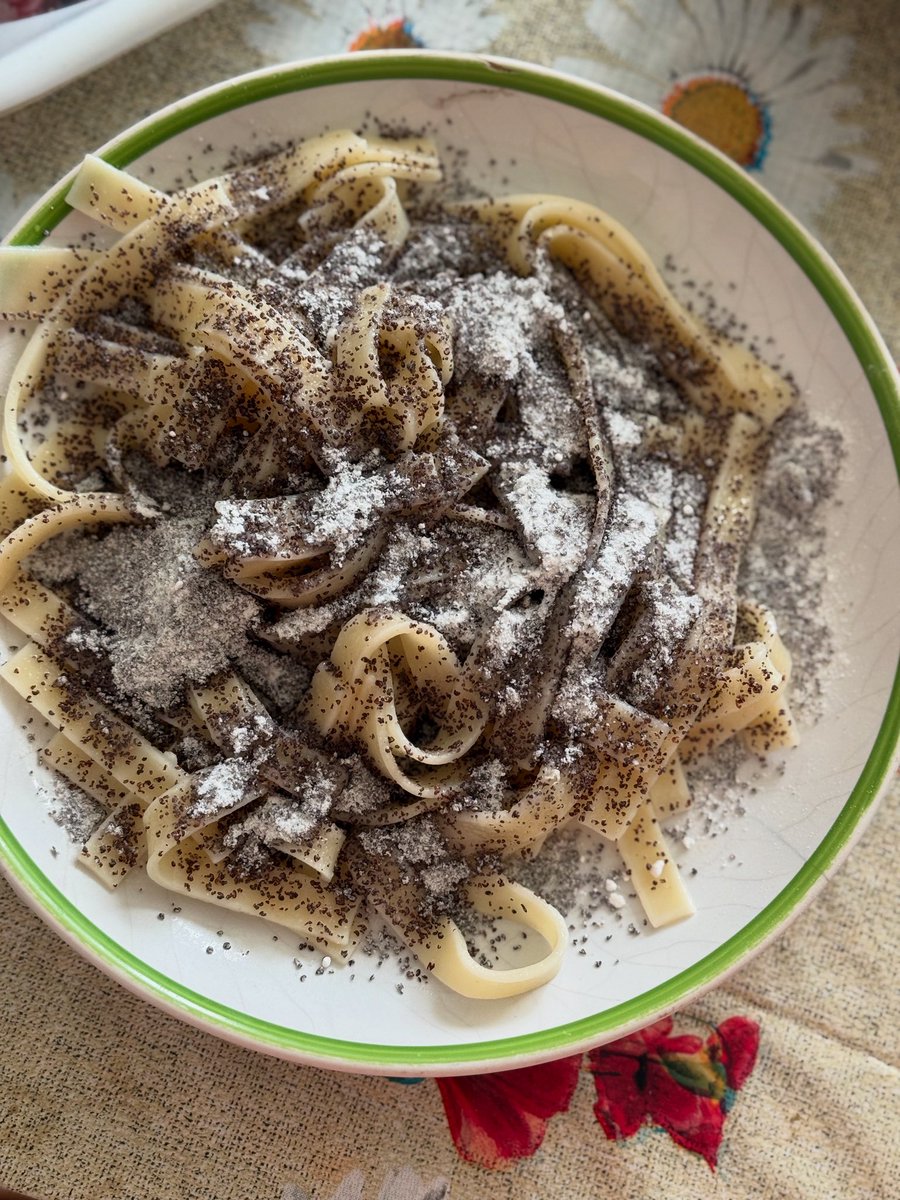AndreaNagy's tweet photo. Màkos tészta #ebed #ebéd #lunch #mutimiteszel https://t.co/ywlj2NSoUc